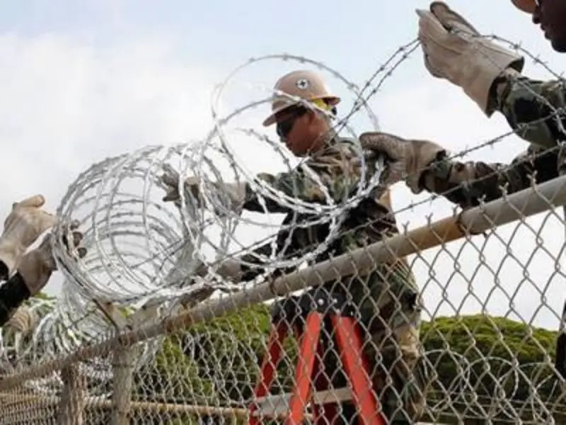 Installation methods of barbed wire