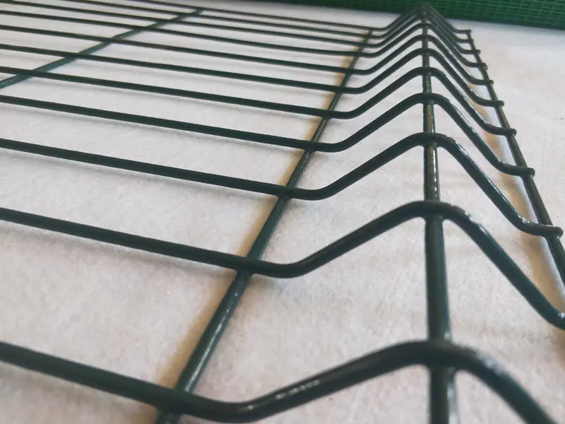 V Mesh Fencing2.jpg