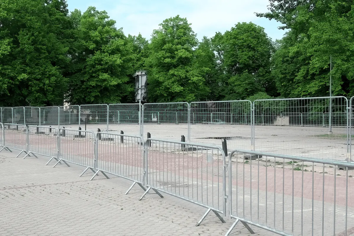 Temporary fencing: a cost-effective, portable and reusable safety solution
