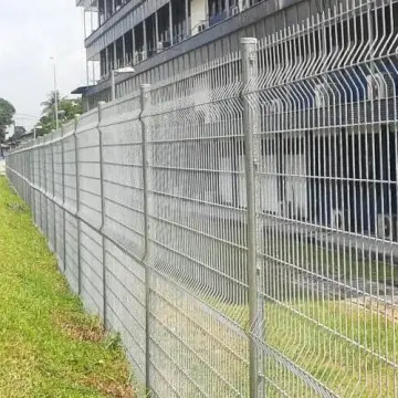 Multi-color 3D Welded Security Fence